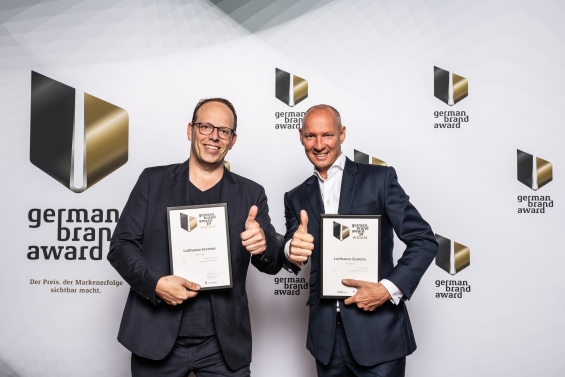 (Copyright: Lutz Sternstein): Olivier Krueger, CEO of Lufthansa Systems (right), and Ansgar Lübbehusen, Head of Marketing & Communications (left), accept the awards for Lufthansa Systems at the German Brand Award 2019.
